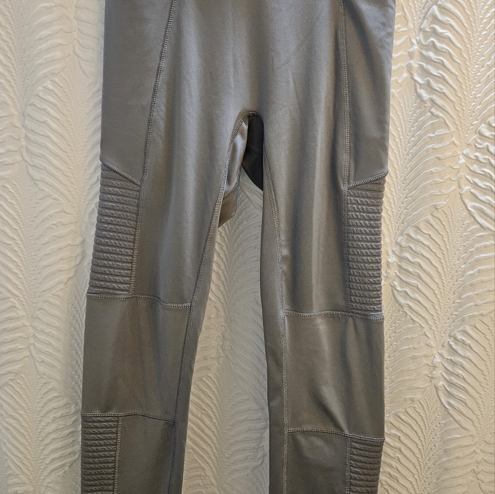 Fabletics Gray Textured Leggings